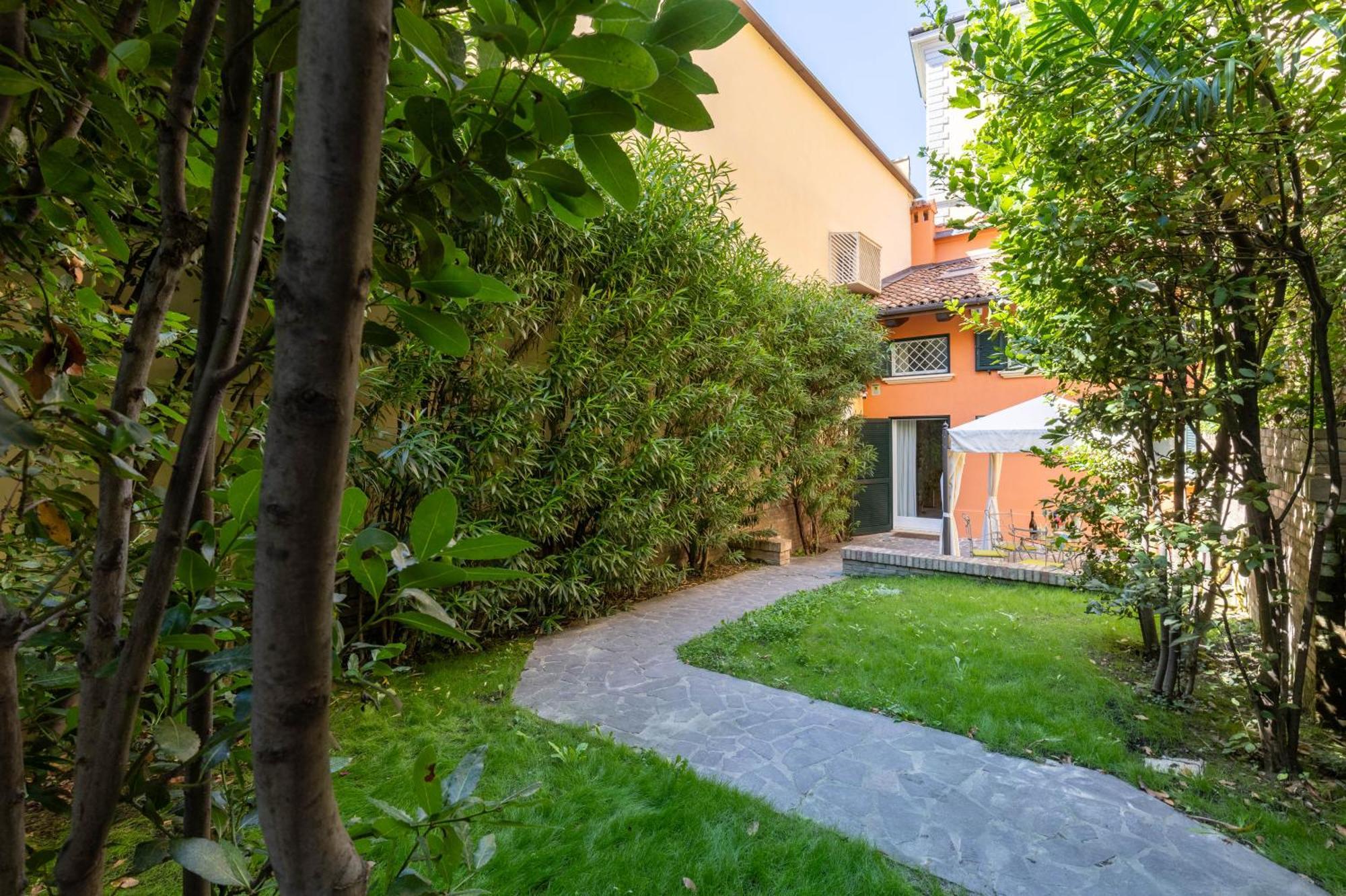 Isaia Garden -Private Garden Spa Bath Bolognarooms Болонья Экстерьер фото