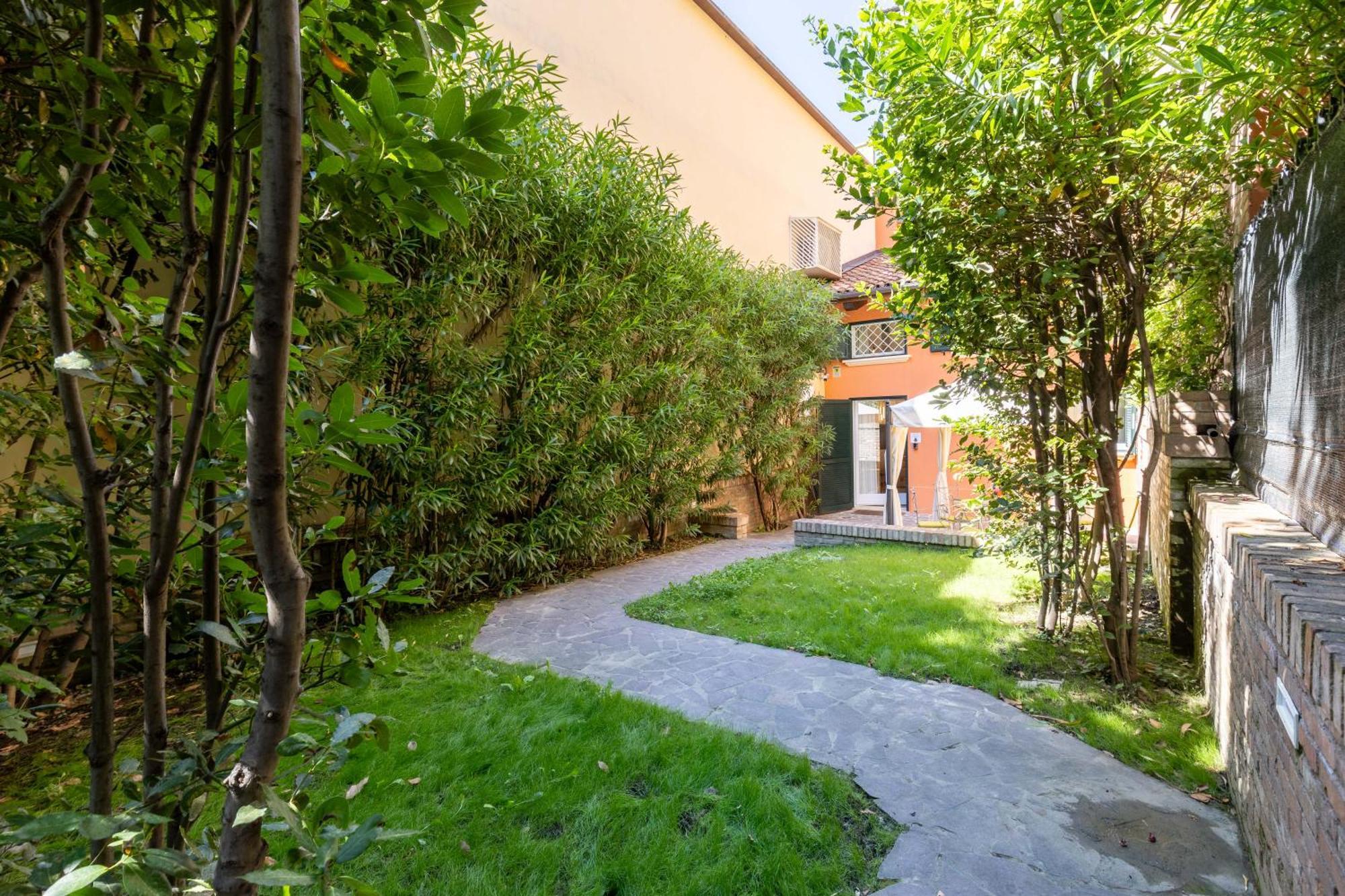 Isaia Garden -Private Garden Spa Bath Bolognarooms Болонья Экстерьер фото