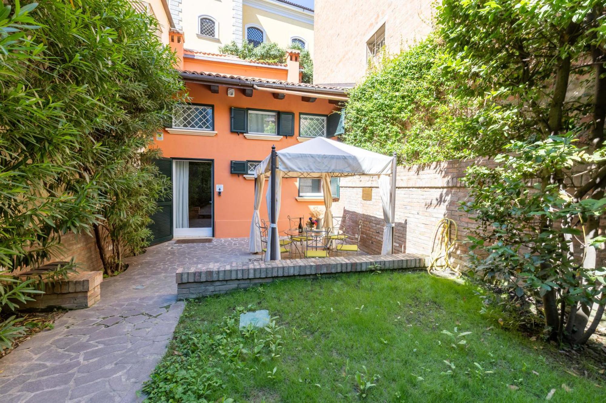 Isaia Garden -Private Garden Spa Bath Bolognarooms Болонья Экстерьер фото
